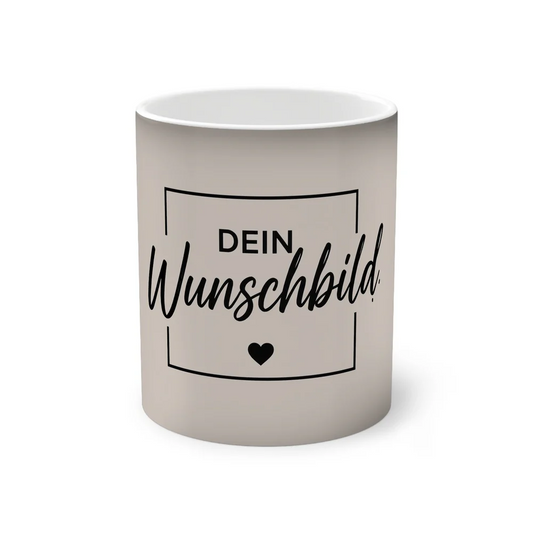 Vorderansicht einer personalisierten Magic Tasse mit eigenem Foto als Farbwechsel-Fototasse und Platzhalter für ein individuelles Wunschbild.