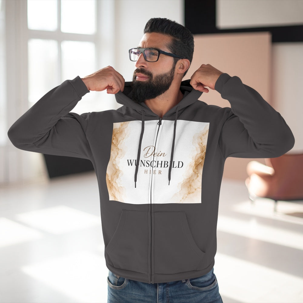 Mann trägt einen anthrazitfarbenen Zip-Hoodie mit individuell gestaltbarem Wunschbild im modernen Lifestyle-Ambiente.