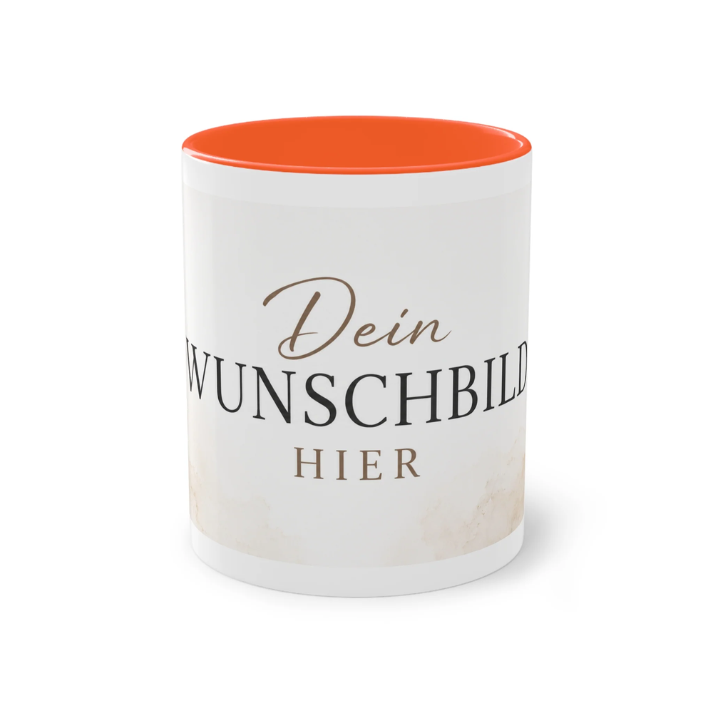 Vorderansicht einer personalisierten Two-Tone Tasse mit orangem Innenbereich und Platzhalter für ein individuelles Wunschbild.