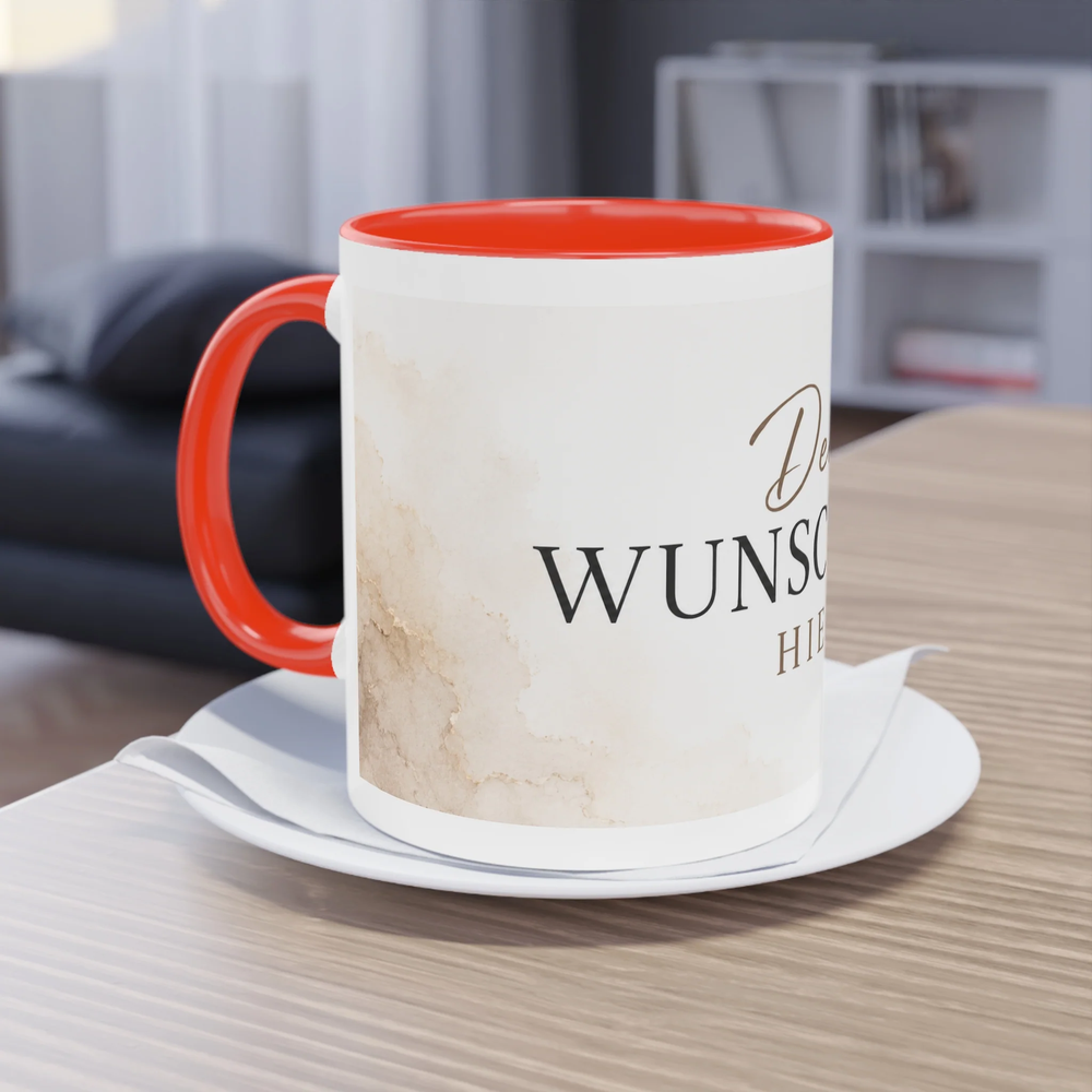 Two-Tone Tasse mit rotem Henkel und individuellem Wunschbild auf einer Untertasse in einer Wohnumgebung als Produkt-Mockup.