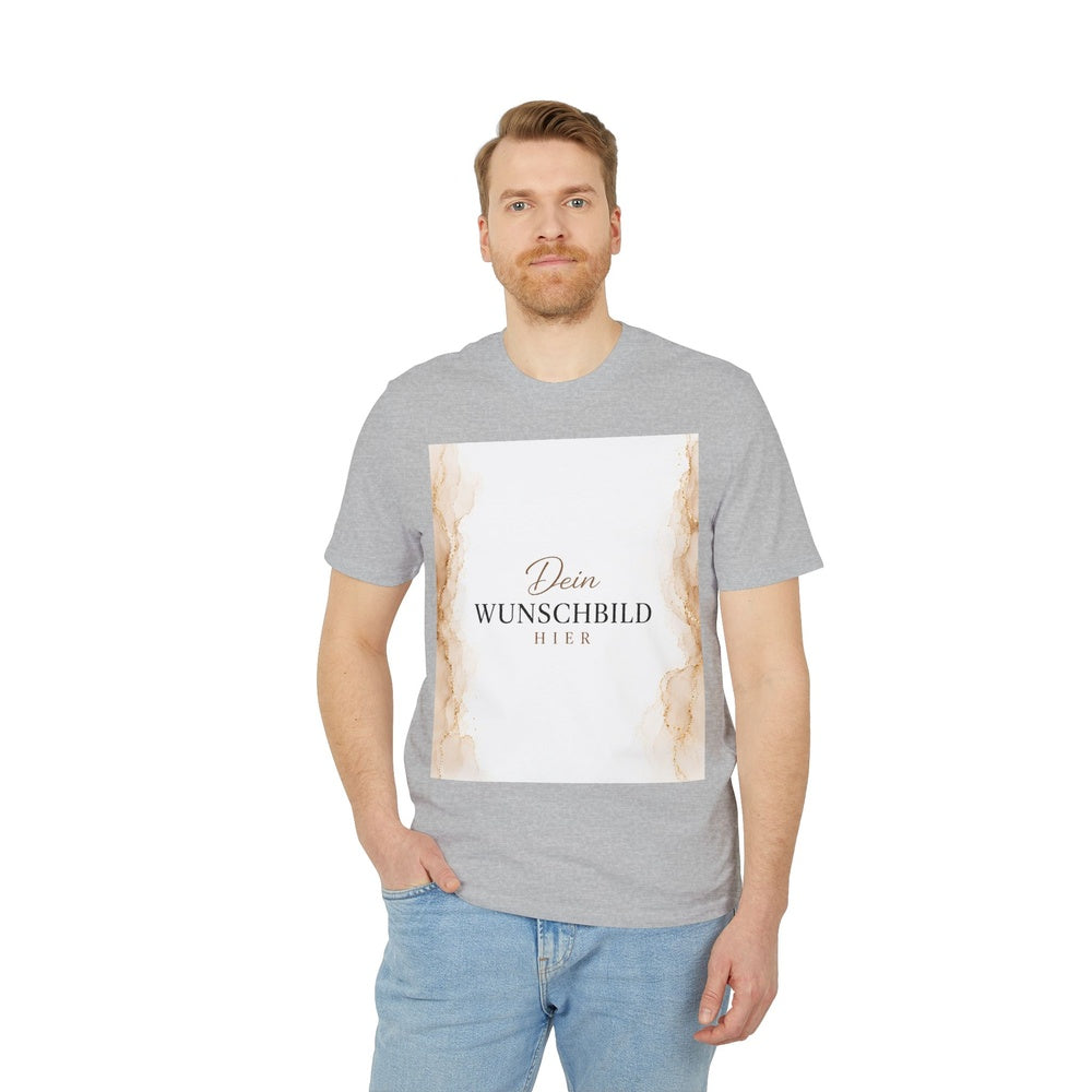Herrenmodel präsentiert ein hellgraues T-Shirt in Heather Grey mit personalisierbarem Wunschbild auf der Vorderseite.