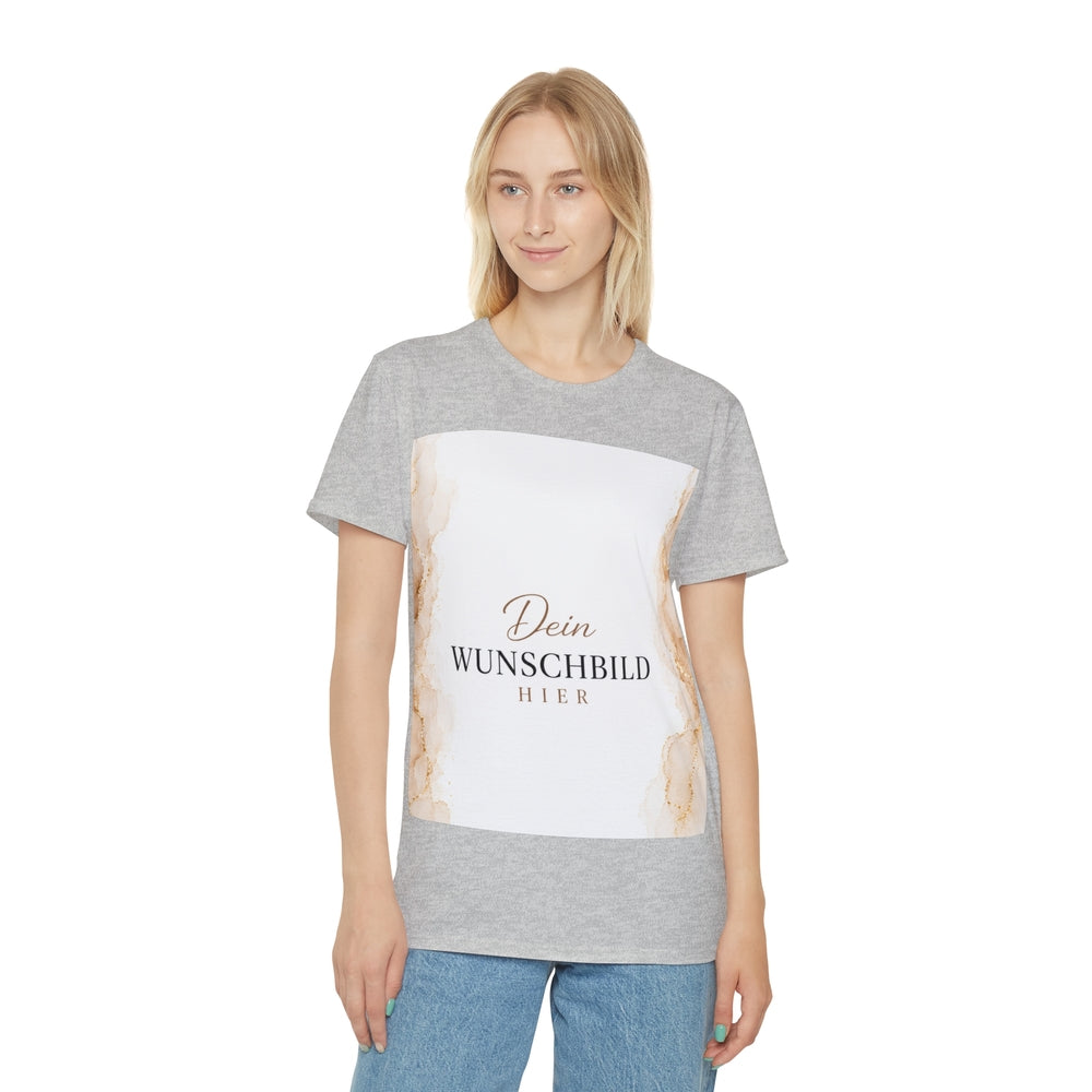 Frau trägt ein graues T-Shirt mit großflächigem Wunschbild-Platzhalter im Marmor-Look