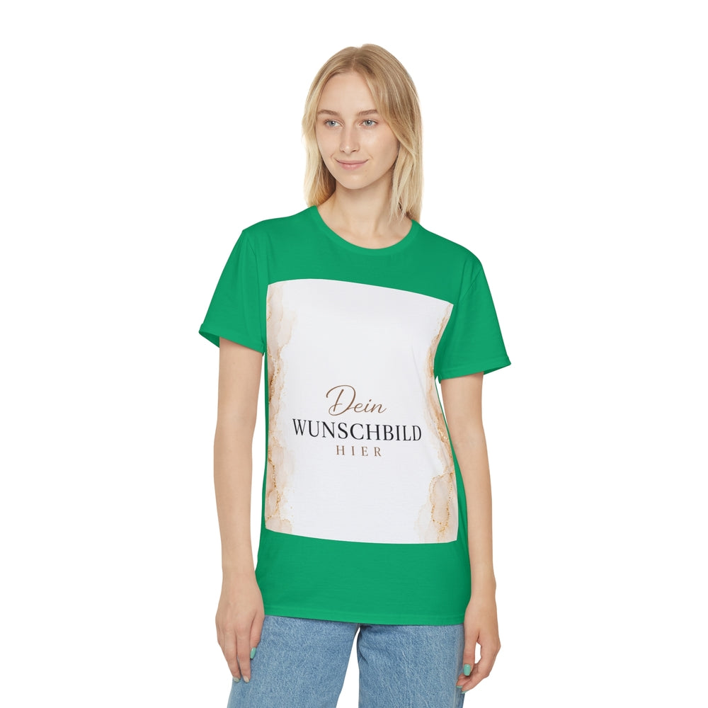 Frau trägt ein grünes T-Shirt mit rechteckigem Wunschbild-Platzhalter in Beige und Gold