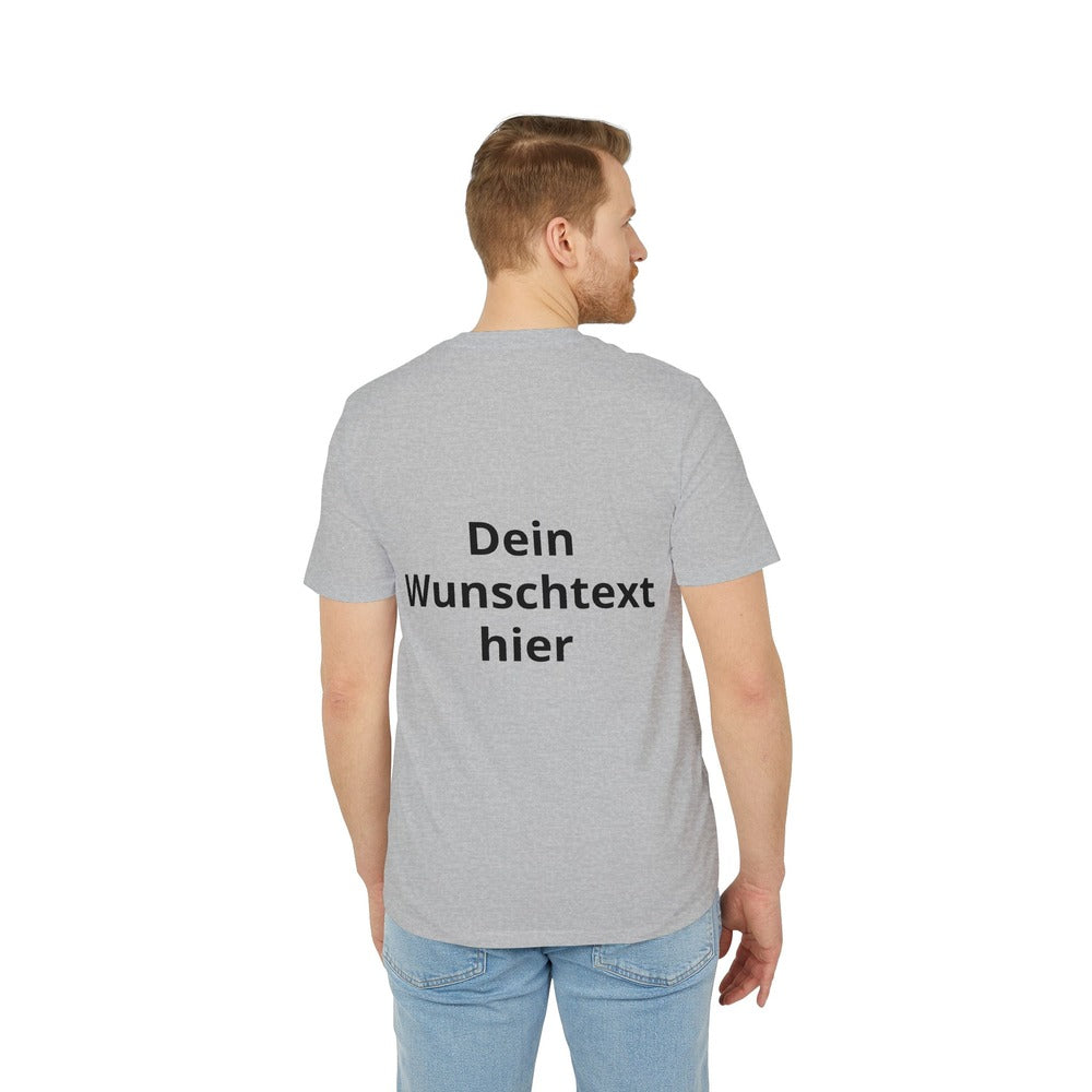 Herrenmodel mit grauem T-Shirt und dem Beispieltext „Dein Wunschtext hier“