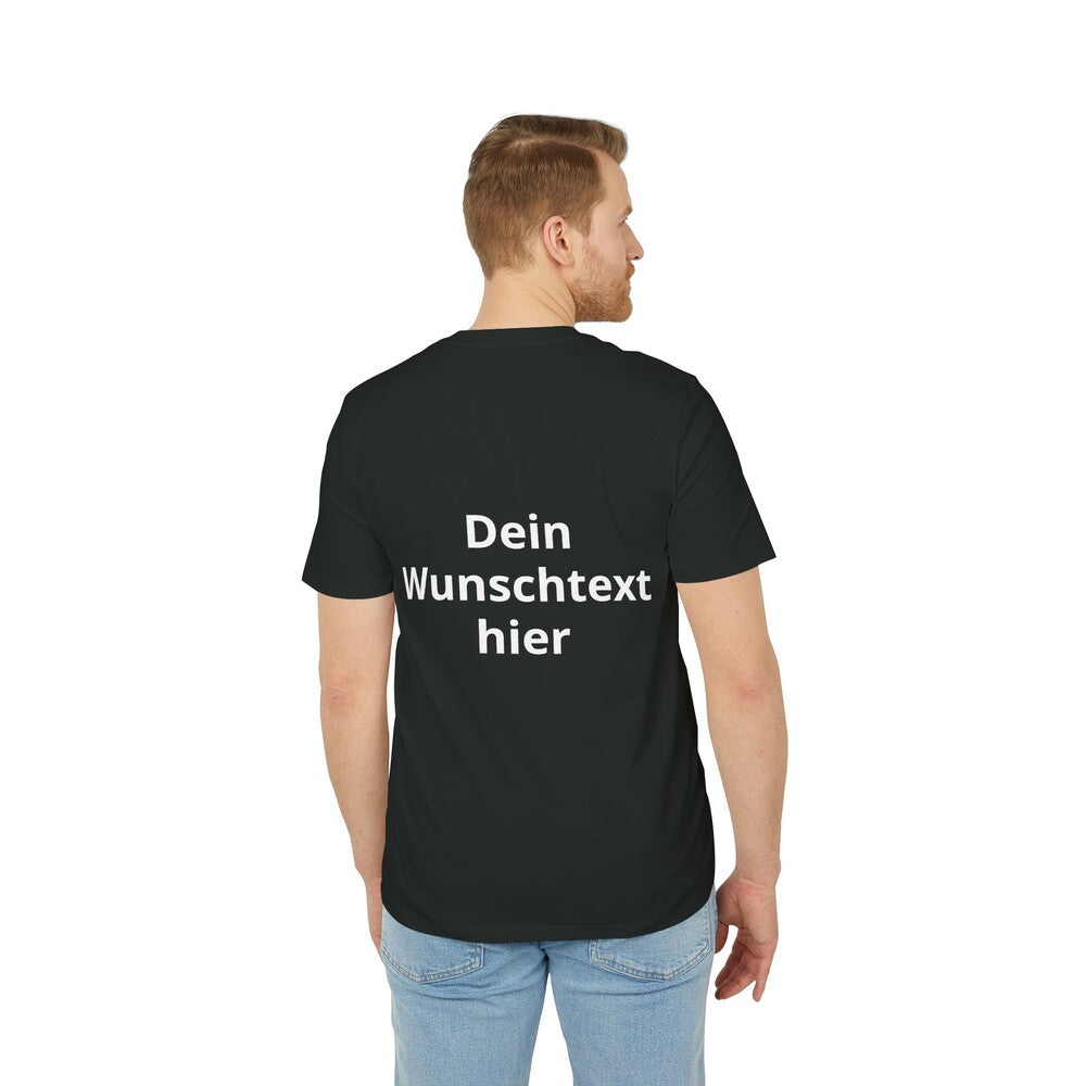 Mann trägt ein schwarzes personalisierbares T-Shirt mit weißem Wunschtext
